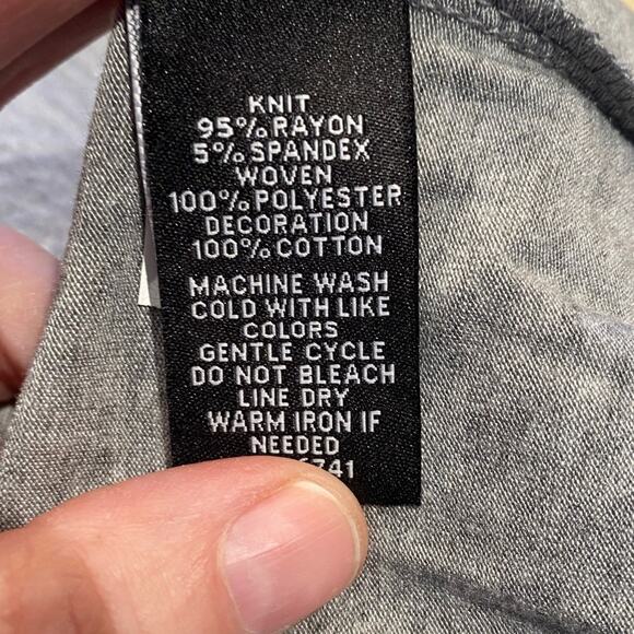 Signature Studio Women's Size Medium Gray Top White Ruffle Trim NWT - Picture 5 of 5